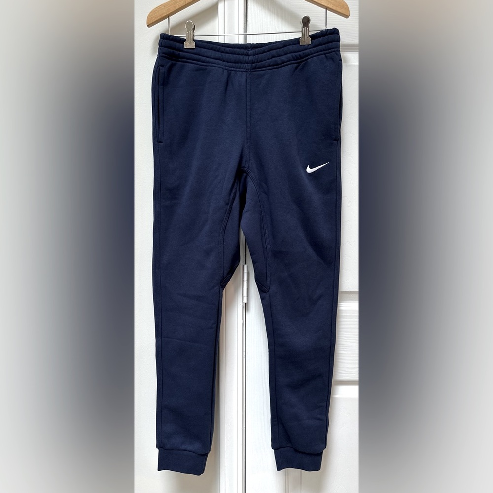 Men’s Nike Club Fleece Pants — Standard Fit Taper Leg